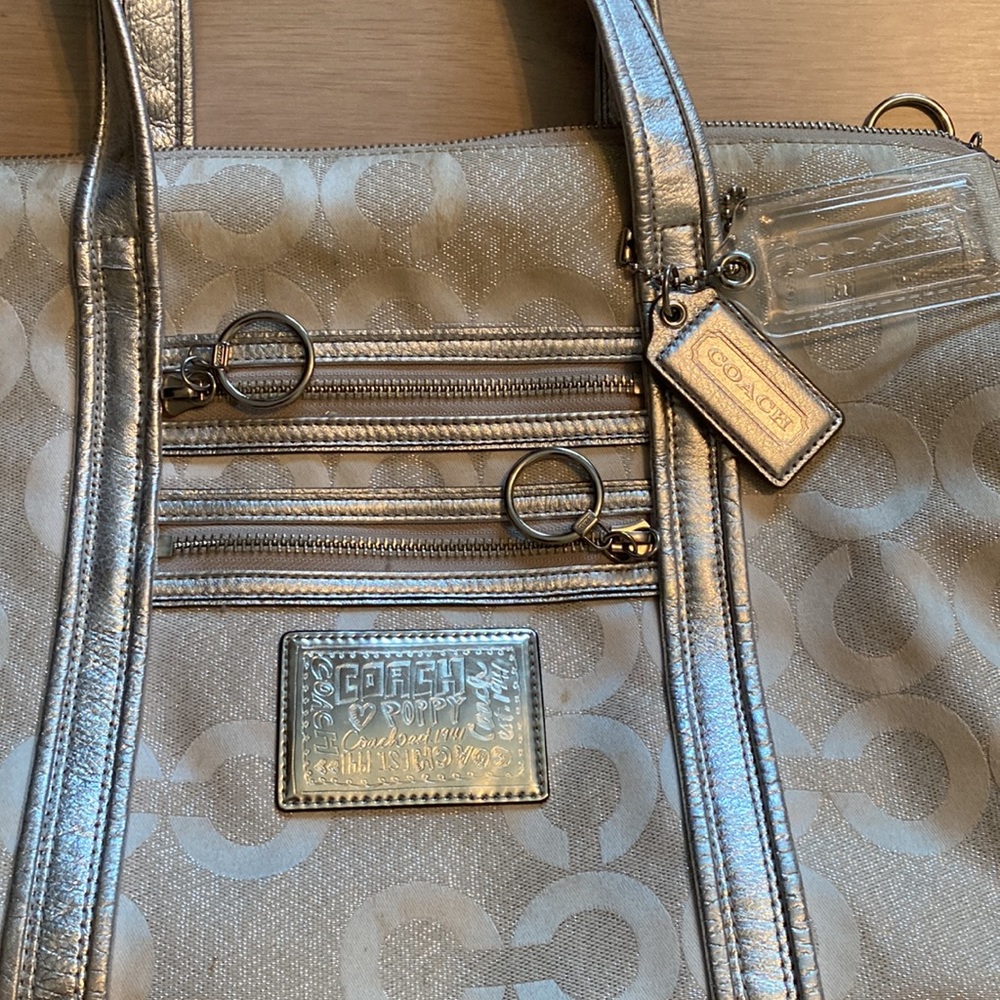Coach authentic bag. Poor condition. Stains dust bag included - Picture 3 of 8